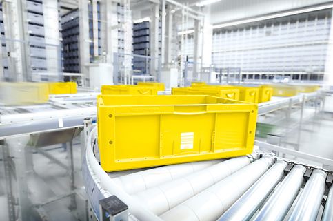 Euro size containers made of plastic from SSI SCHAEFER