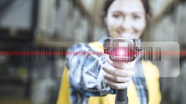 Manual order picking of barcodes with RFID scanner